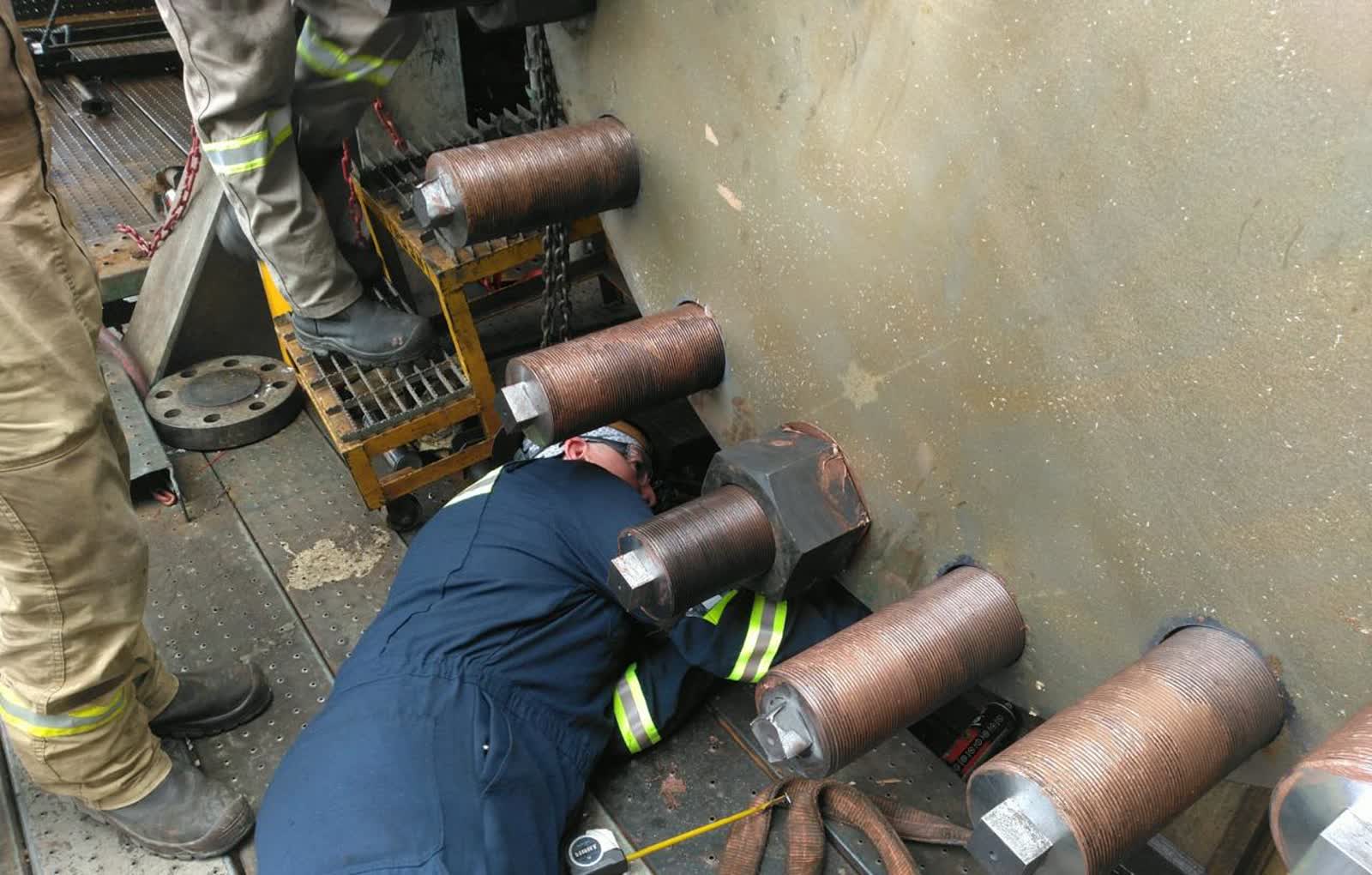 Inspecting the make-up of the Taper Lock exchanger cover