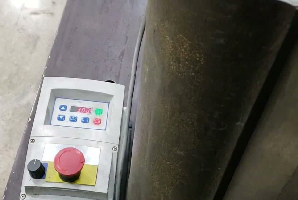 Variable-speed drive control set for the marine engine seat machining pass